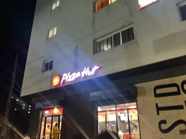 Pizza Hut Douala Cameroon Guide 🍕📍