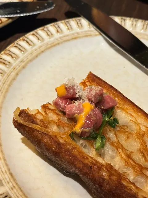 🇨🇦 Who Understands the Art of a Perfect Steak Tartare? 🎩✨