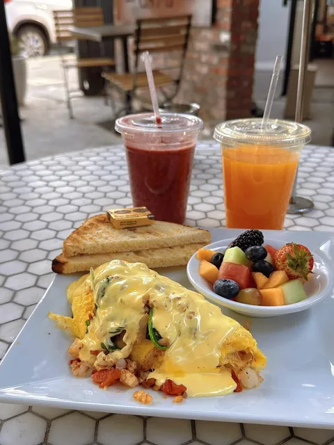 Larchmont Bungalow Cafe: A Culinary Adventure in LA