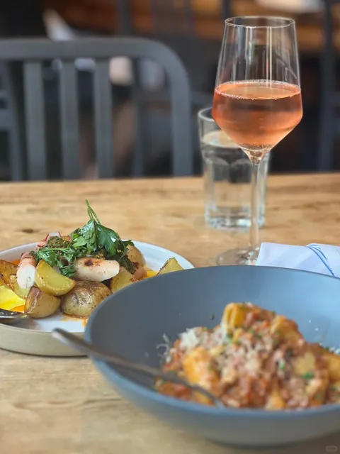 ​​Summer Riverside Dining in Chicago! 🌞🍽️​​