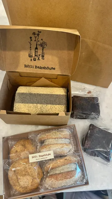 LA Handmade Desserts 🍰 Black Sesame Soy Milk Cake Is AMAZING!