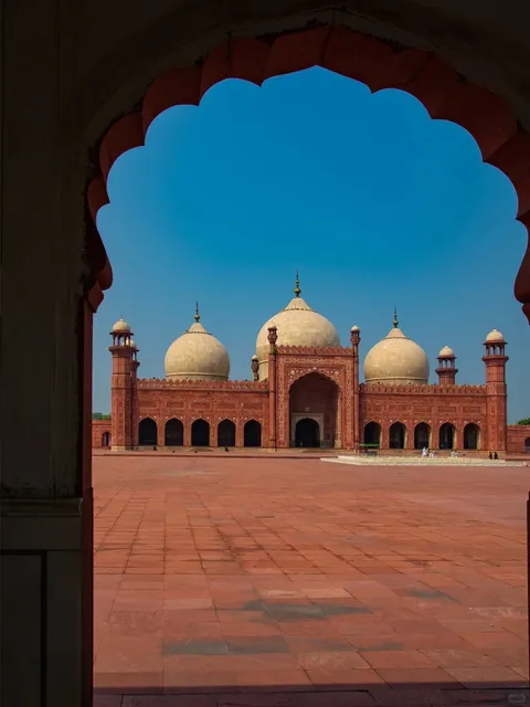 Experience the Warmth of "Iron Brother" in This Visa-Free Hidden Gem!