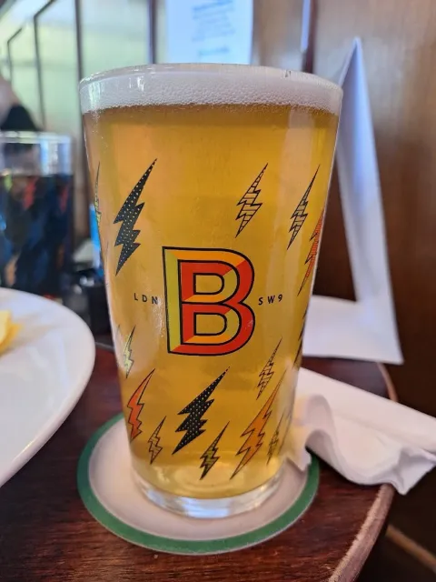 An Irresistible Pub Experience in London! 🍻