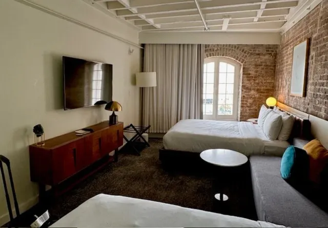 Perfect Location, Stunning Views & Top-Tier Service! 🌟🏙️