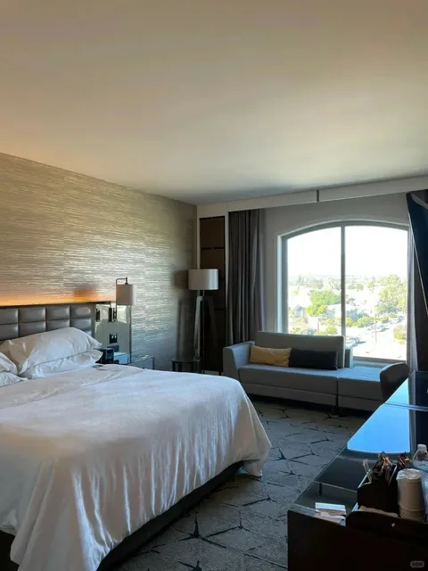 Los Angeles – Stayed Three Nights Straight 😭 