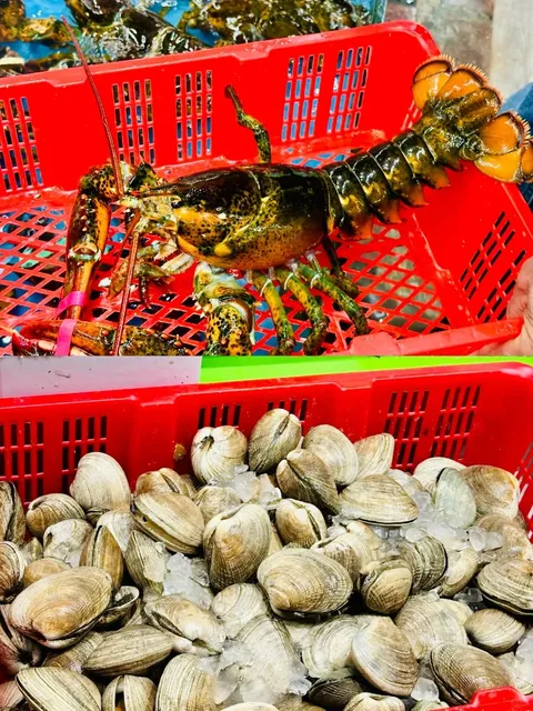 🦞 Houston Seafood Hack: DIY Lobster Noodles for $6.99 🏟️