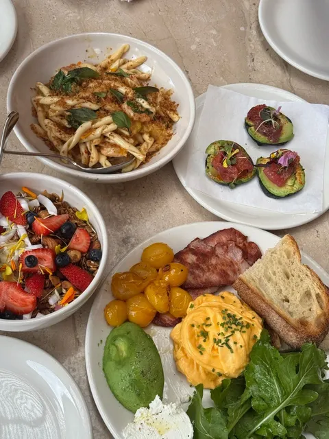 🍸 Vibe Restaurant Rec | Qué Bárbaro – A Cozy & Romantic Gem in LA 🌹