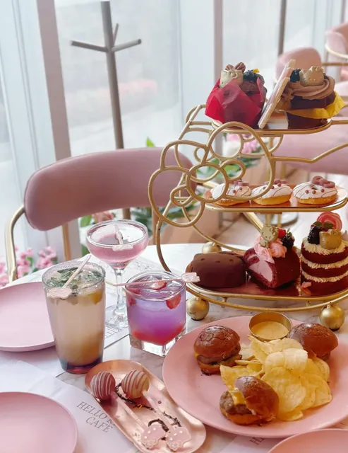 Hello Kitty Café in Mexico City 🎀
