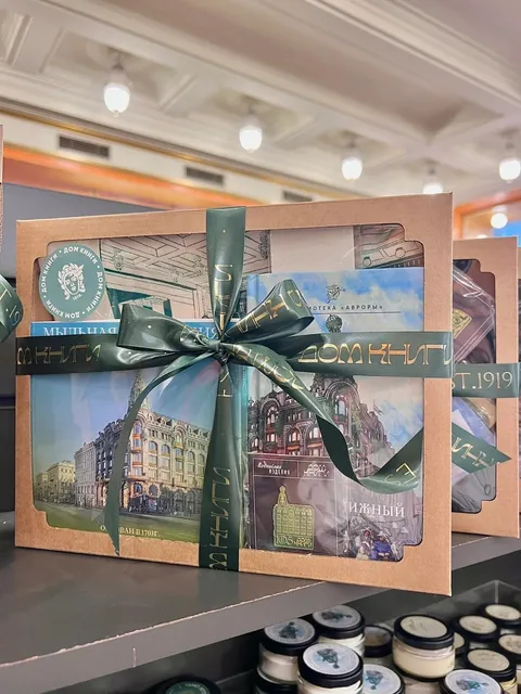  St. Petersburg📍 Paper Yellows, But Words Stay Alive 📖