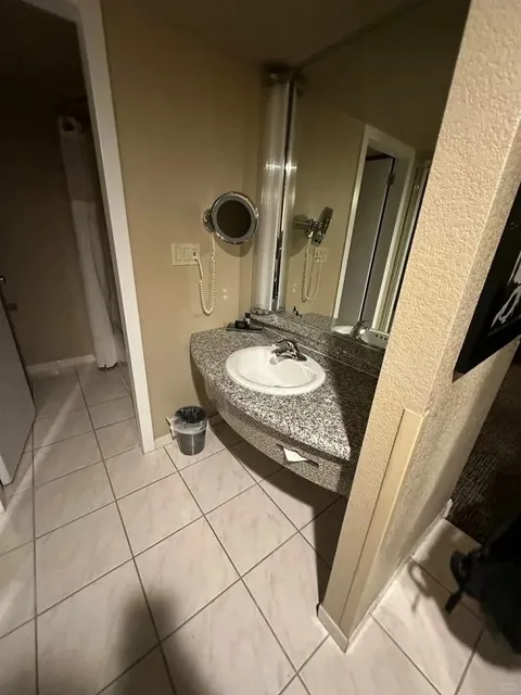 Don’t Want to Spend a Fortune in Vegas? This Hotel Is for You! 🎉