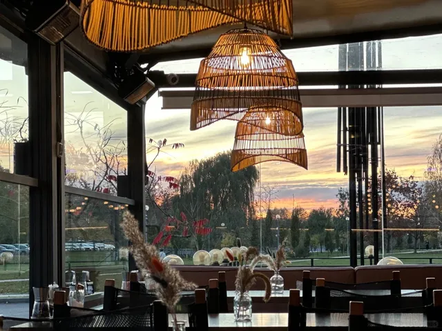 🇫🇷 Brest's Lakeside Romance: "Bloom" Restaurant 💕