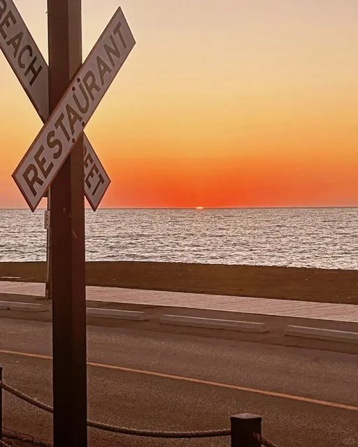 🇨🇦 ​​Goderich: Where Queen Elizabeth II's Favorite Sunset Lives!​​ 