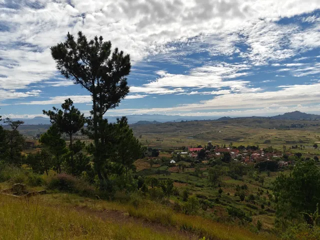 Lac Tritriva | Antsirabe’s Mythical Volcanic Lake 🌋💙