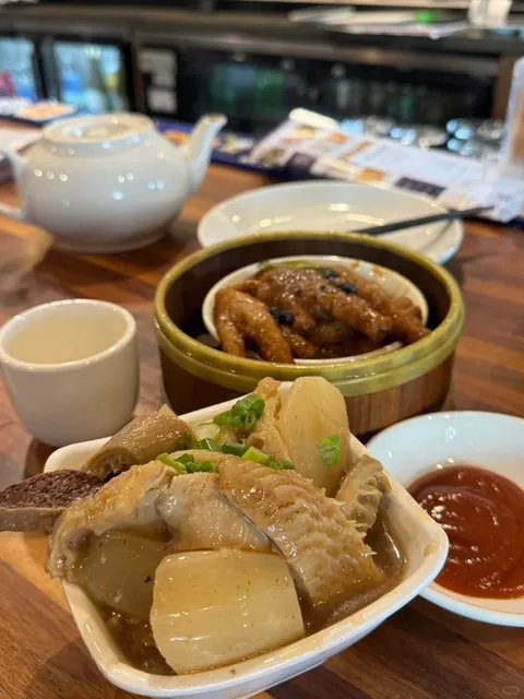 Chicago Souvenir Shopping Guide on a Budget 🎁