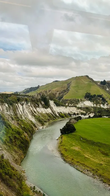 🇳🇿 A Scenic Train Journey Through New Zealand's North Island 🚂
