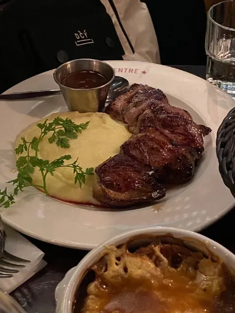 Atmosphere-Filled Classic French Cuisine