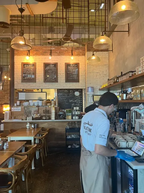 🇦🇪 Don't Miss Mama'Esh in Dubai – Seriously Delicious! 💥