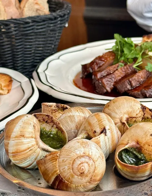 Savoring Paris: Must-Try French Cuisine Spots 🌟