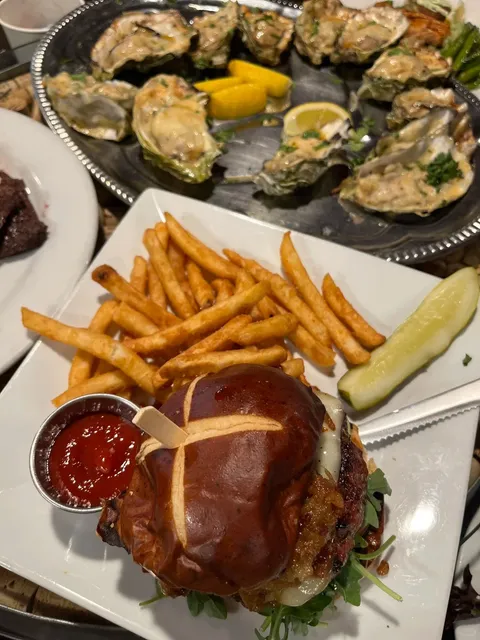 Review: This Olympic Peninsula Spot's Burger Beats Their Oysters!