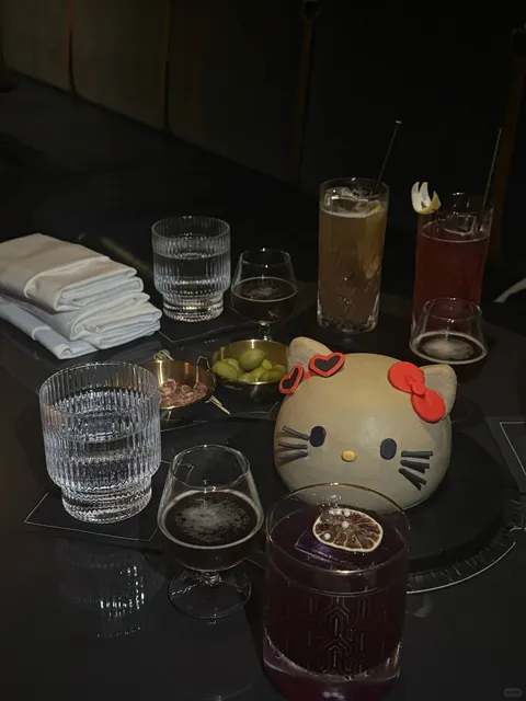 Bernard's | A Hidden Gem Cocktail Bar in Chicago Downtown