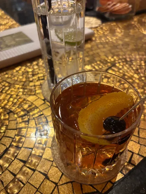 Vegas in 100 Hours: Neon Wonderland That'll Hook You!