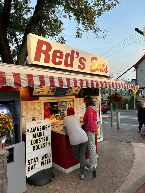 What to Eat in Maine – #1-Ranked Lobster Roll 🦞 at Red Eat’s