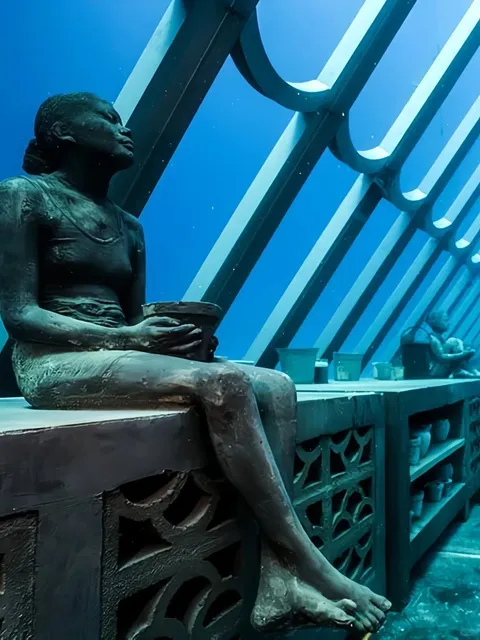 Where Art Meets the Ocean’s Pulse 🌊🎨