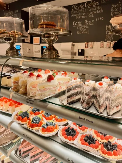 Found the Emoji Strawberry Cake in NYC! 🍓🍰