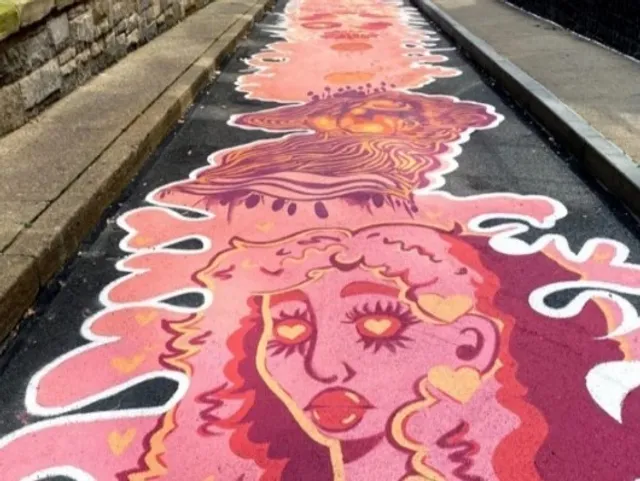 🌈 Strawberry Way | Pittsburgh's Vibrant Pedestrian Passage