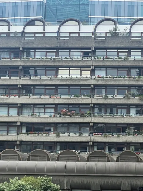 London’s Brutalist Beauty & Cultural Powerhouse 🏗️🎭​​