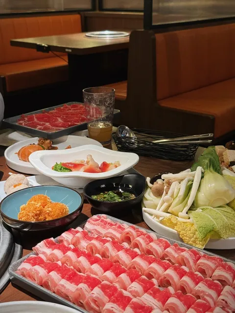 AYCE Hot Pot So Good It Doesn’t Need Dipping Sauce 🥩