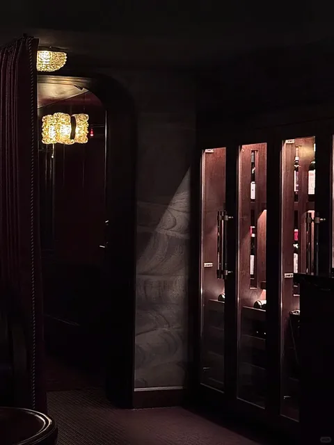 Toronto | 🦞 Finally - A Stunning Restaurant That Actually Delivers!