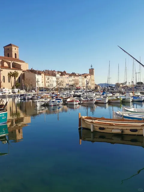 Guide | A Charming Town Known for Its Beautiful Bays 🌊🌟