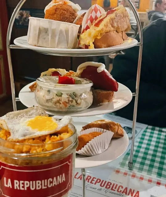 🇪🇸 In Zaragoza, I ate migas almost every meal 🍞