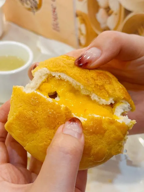 📍 NYC | The Molten Custard Pineapple Bun I Ate 3 Times in a Row 🥹