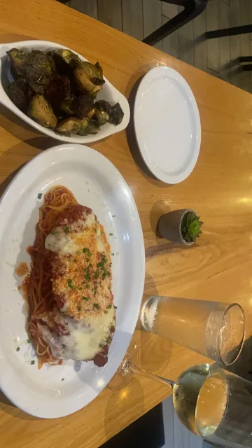 Santa Molly in Miami! This Place is Absolutely Delicious! 🍝🌟