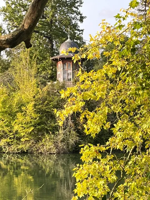 Paris City Walk  Bois de Boulogne - The Ultimate French Romance Escape