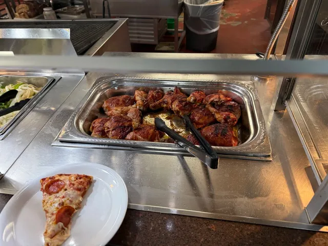 This Buffet Shattered My Stereotypes of American All-You-Can-Eat! 🍽️✨