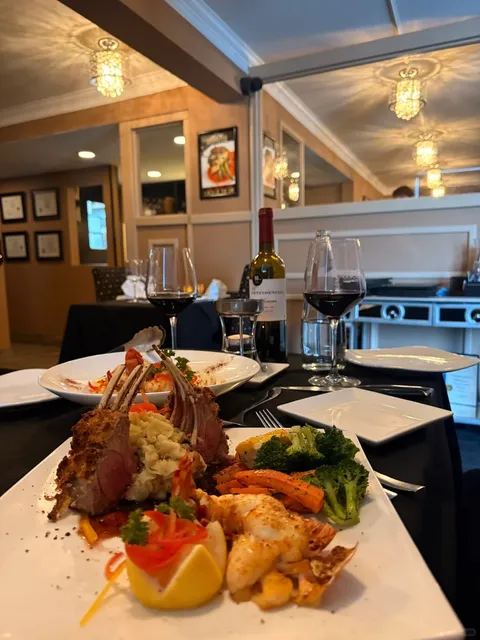 ​​The Corner House Bistro in Kirkland: A Hidden Gem by the Lake 🦪✨​​