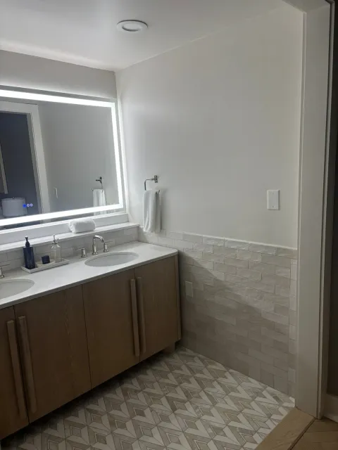 Nice New Hotel with Minor Issues 🏨✨