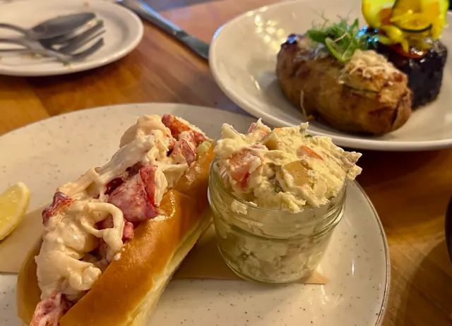 Niagara Falls | My Go-To Seafood Paradise - Tide & Vine Oyster House