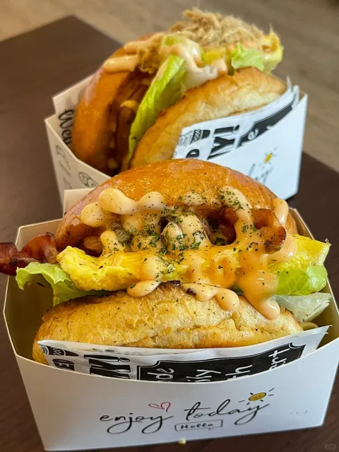 LIC's Thick Egg Sandwich & Marble Pistachio Latte! 🥪💚