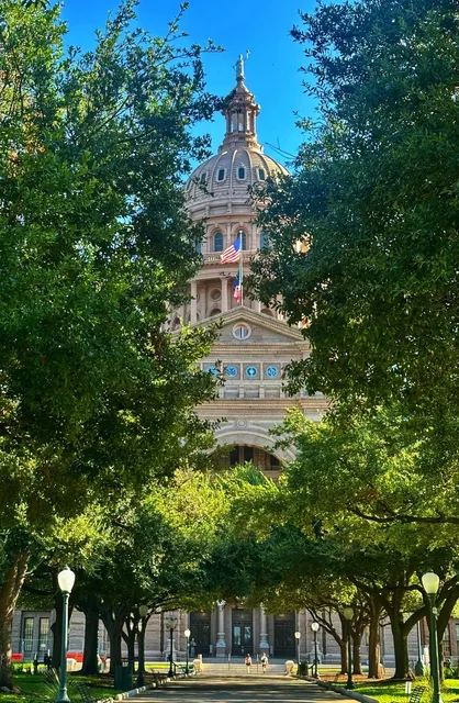 🏛️ Austin’s Capitol: Where History Meets Modern Vibes 🌞
