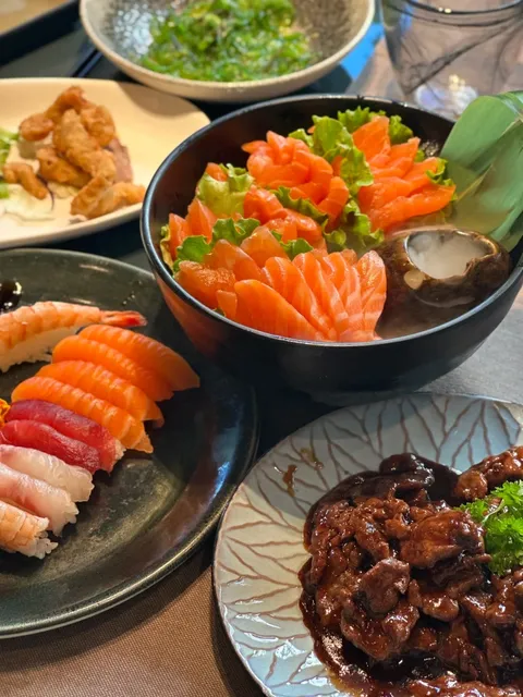 🇪🇸 All-You-Can-Eat Salmon Sushi Buffet | 🍣  
