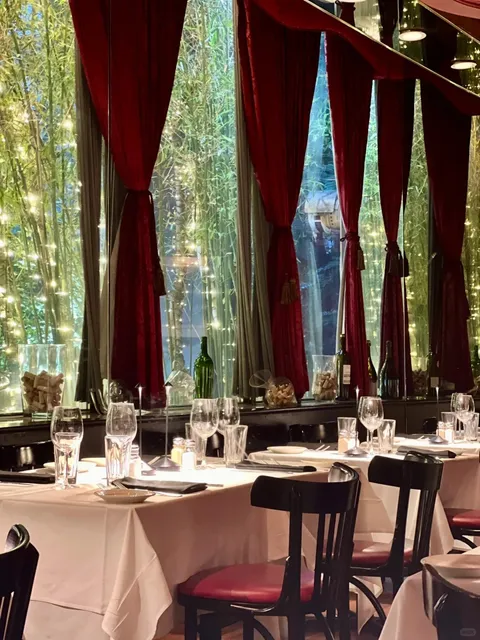 Classic and Cozy Club A Steakhouse 🌟