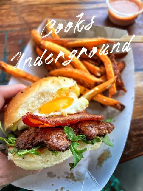 🇺🇸 Utah｜Eating Burgers While Watching Black & White Movies 🎬🍔