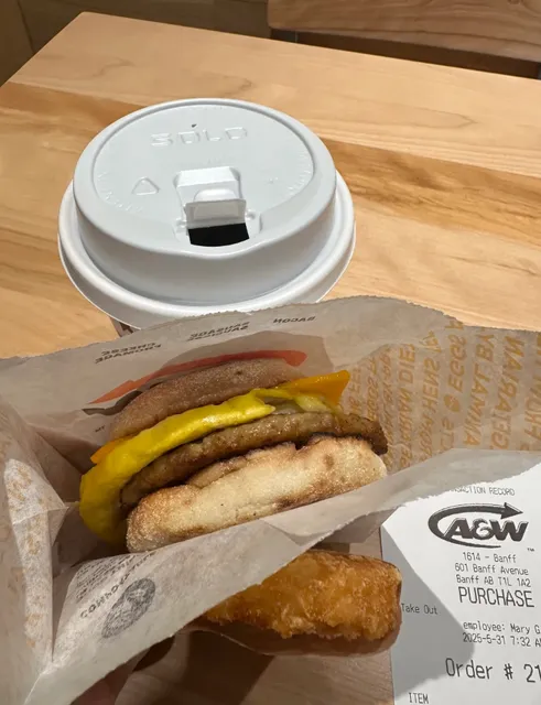 ​​Banff Foodie Marathon | 12 Must-Try Meals Across the Rockies​​ 🏔️🍽