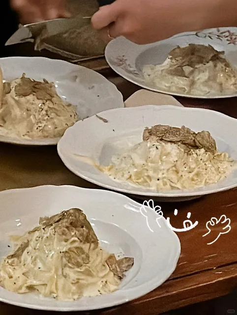 I had the best cheese and black truffle pasta of my life! 😍