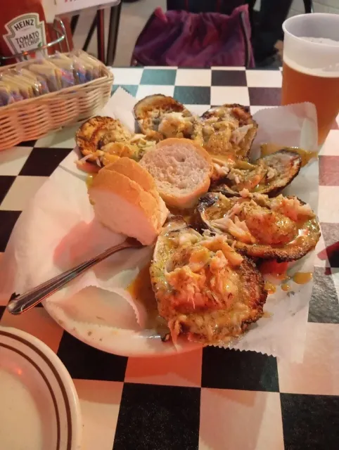 Delicious & Convenient Seafood Spot! 🦐😋