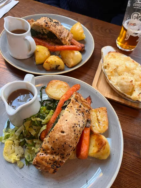 The BEST Sunday Roast – A Veggie Dream Come True! 🥦🍠